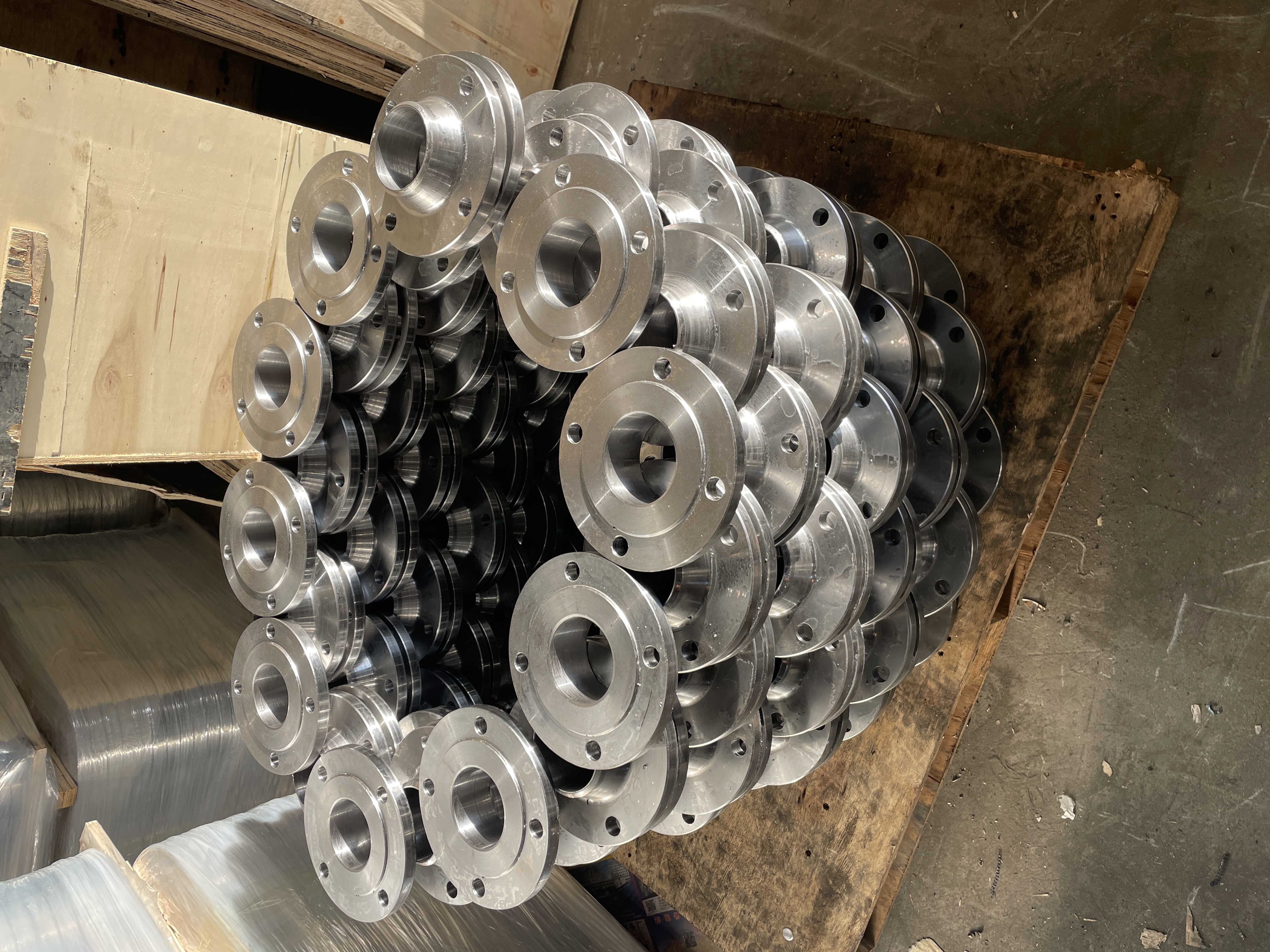 The Heavyweight Battle: ASTM A105N vs. 316L – Which One Actually Saves Your Pipeline?