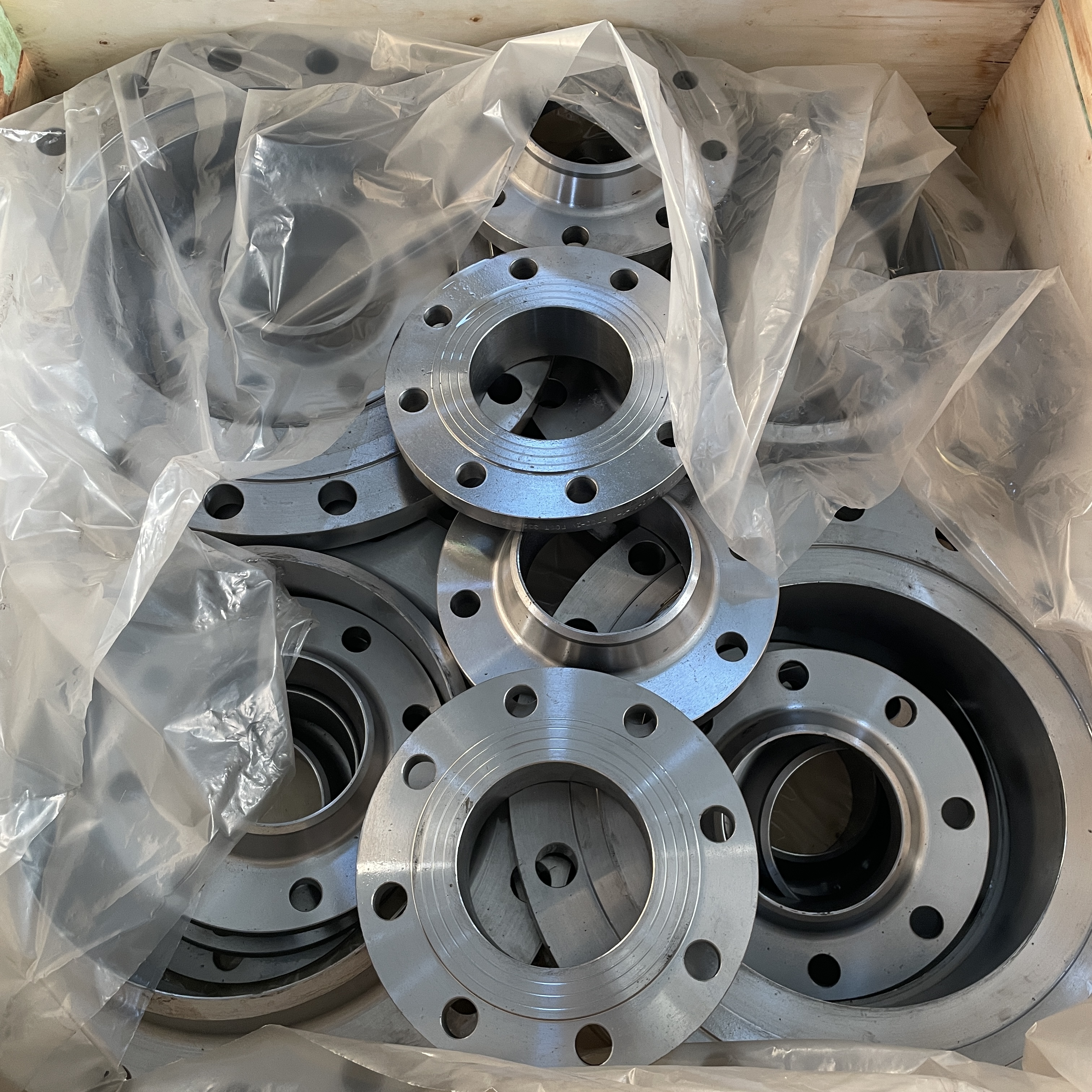 Stainless Steel 304 vs. 316L: How to Choose the Right Material for Your Class 150 RF Flanges?